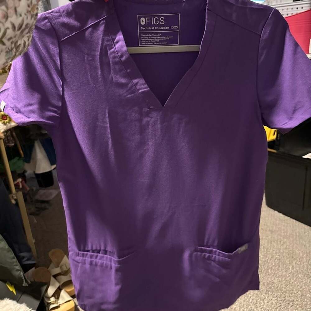 Figs Technical Collection Scrub Top Size XXS Purple V-Neck